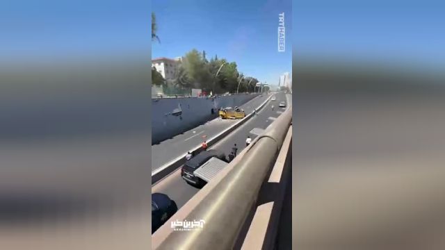 سقوط وحشتناک کامیون حمل بار روی یک خودرو در ترکیه