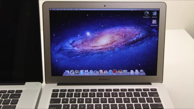 آنباکس و بررسی MacBook Air (Core i5) vs MacBook Pro