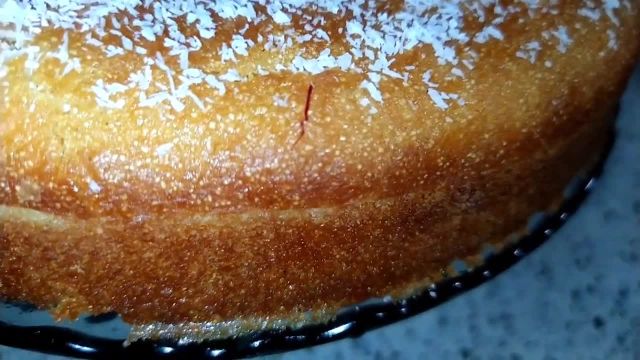 طرز تهیه کیک آرد سوجی خوشمزه و پفدار با دستور افغانی