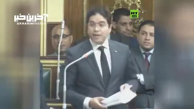 پاره کردن توافق صلح کمپ دیوید توسط نماینده پارلمان مصری | ببینید