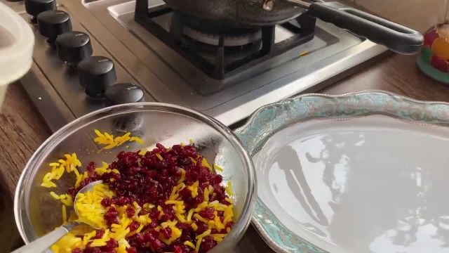 روش پخت زرشک پلو با مرغ مجلسی و خوشمزه به سبک ایرانی اصیل