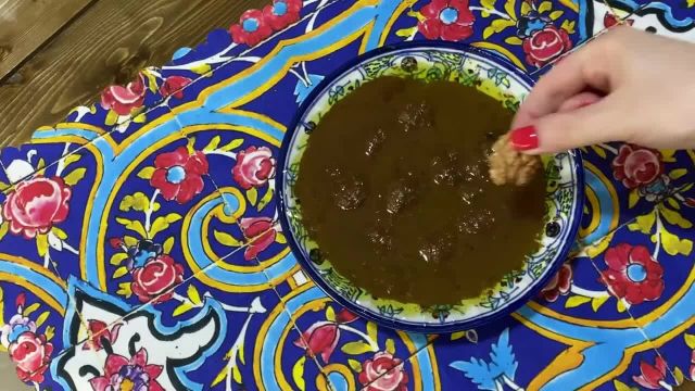 طرز تهیه خورشت فسنجان با کوفته ریزه خوشمزه و خوشرنگ غذای مجلسی ایرانی