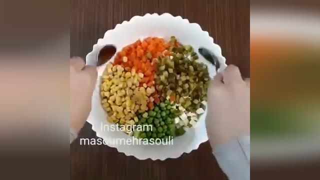 طرز تهیه سالاد روسی با سبزیجات