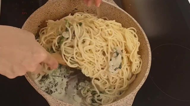 طرز پخت اسپاگتی قارچ و اسفناج خوشمزه و جذاب با طعمی بی نظیر