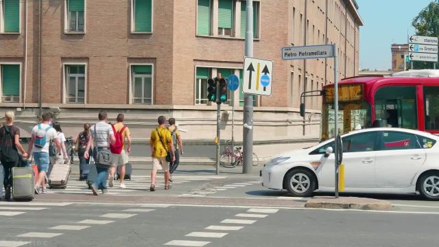 سفر مجازی به بولونیا، ایتالیا | ویدیوی شهری با صدای شهر | گردش در شهرهای اروپایی