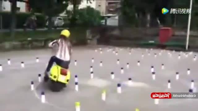 آیتم های امتحان گواهینامه موتورسیکلت در چین | ویدیو