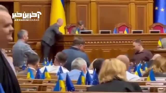 بی‌ توجهی نمایندگان پارلمان اوکراین به سخنرانی وزیر دفاع جدید زلنسکی سوژه شد