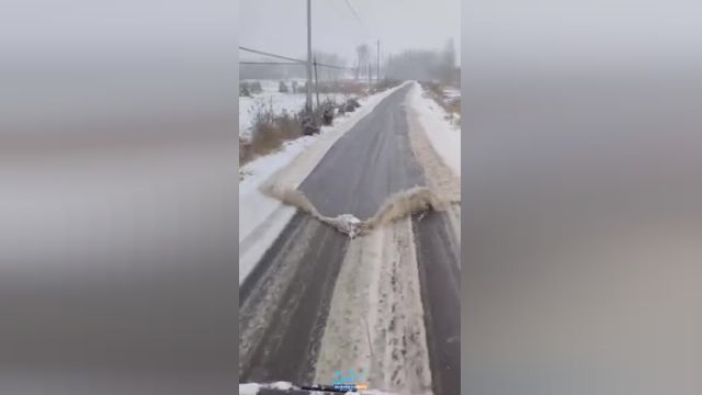تکنیک‌های جذاب برای پاکسازی برف از جاده‌ها - فیلم