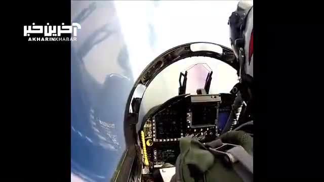 فرود یک فروند اف 18 روی ناو هواپیمابر از نمای داخل کابین