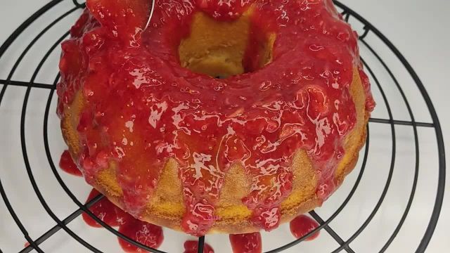 طرز تهیه کیک توت فرنگی خانگی + فوت و فن و دستور پخت