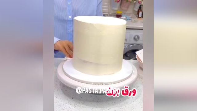 آموزش پخت کیک تولد بدون فر در قابلمه تا مرحله آماده شدن سرو