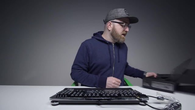 آنباکس و بررسی Coolest Keyboard