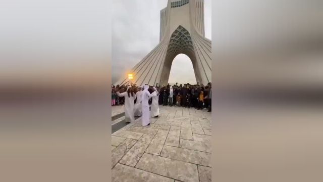 کلیپ رقص شمشیر عربی وسط میدان آزادی تهران