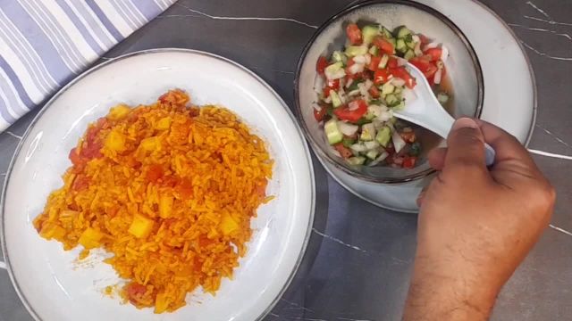 طرز تهیه استانبولی پلو یا دمی گوجه خوشمزه و عالی با سالاد شیرازی