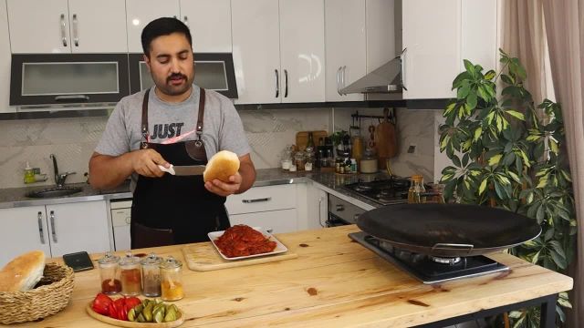 طرز تهیه سوسیس بندری دهه شصتی معروف به ساندویچ کثیف