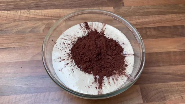 آموزش کیک شکلاتی خیس خوشمزه و ساده به سبک کافی شاپی