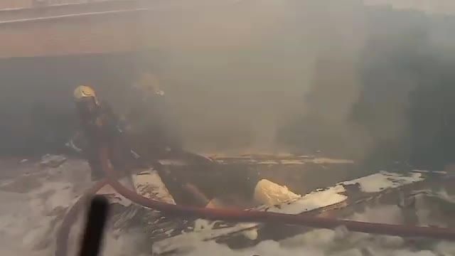 ویدئویی از آتش سوزی یک کارگاه صحافی در تهران