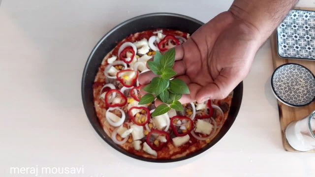 طرز تهیه پیتزا و خمیر ایتالیایی به همراه سس پیتزا