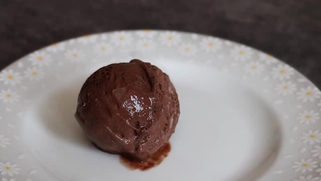 آموزش بستنی شکلاتی با 3 قلم مواد (بدون ثعلب و شکر)