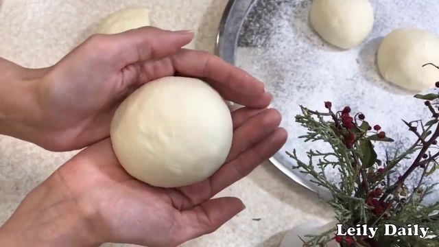 طرز تهیه خمیر پیتزا ایتالیایی با آرد گندم ساده و راحت برای 4 نفر