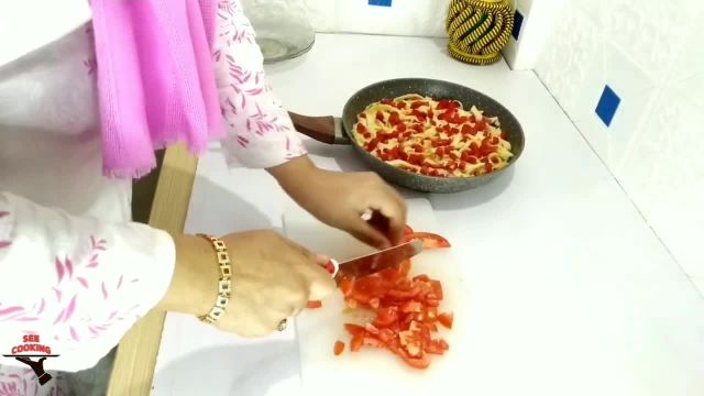 طرز تهیه پیتزا فوری با نان خشک در تابه به سبک افغانی