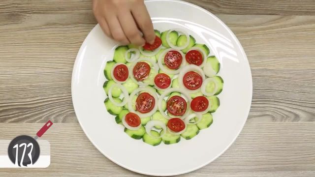 آموزش سالاد ایرانی با سبزیجات تازه مرحله به مرحله