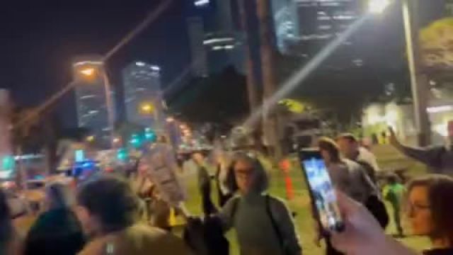 تظاهرات ضد نتانیاهو در تل‌آویو: خشونت و اعتراضات به همراه فیلم