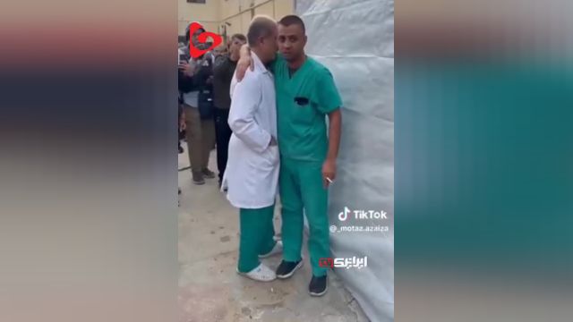 ویدئویی تلخ از گریه جراح غزه ای که مجبور به قطع پای فرزندش بدون بیهوشی شد