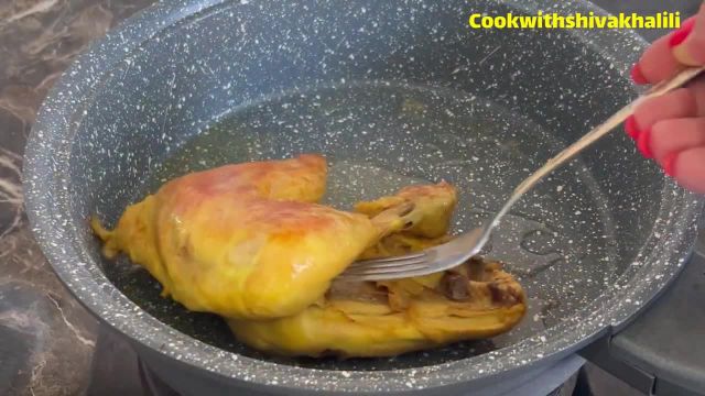طرز تهیه زرشک پلو با مرغ رستورانی و نکات از بین بردن بوی زهم مرغ