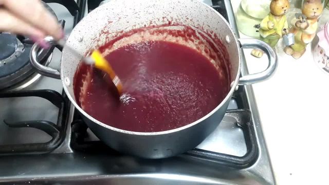 طرز تهیه رب انار گوشتی در خانه به سبک محمود آبادی How to prepare pomegranate paste