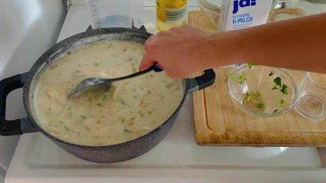 طرز تهیه سوپ سفید با شیر و قارچ خوشمزه و غلیظ به روش رستورانی