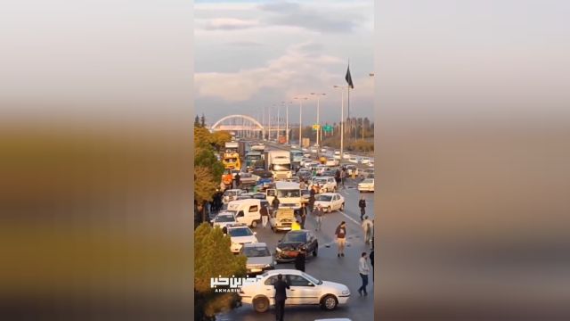 تصاویری از تصادف زنجیره ای خودروها در اتوبان قزوین در پل زیباشهر