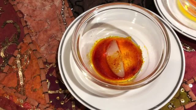چگونه یک زعفران خیلی عالی تهیه کنیم که عطر و رنگ خوبی داشته باشد؟