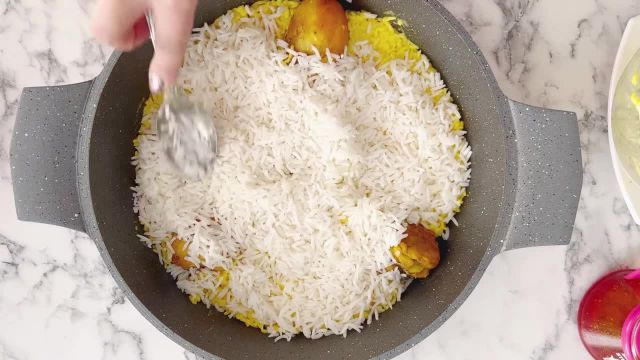 طرز تهيه ته انداز مرغ زعفراني خوشمزه و مجلسی غذای سنتی ایرانی