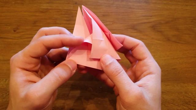 هنر تا کردن کاغذ را بیاموزید : رزهای کاغذی خیره کننده اوریگامی بسازید