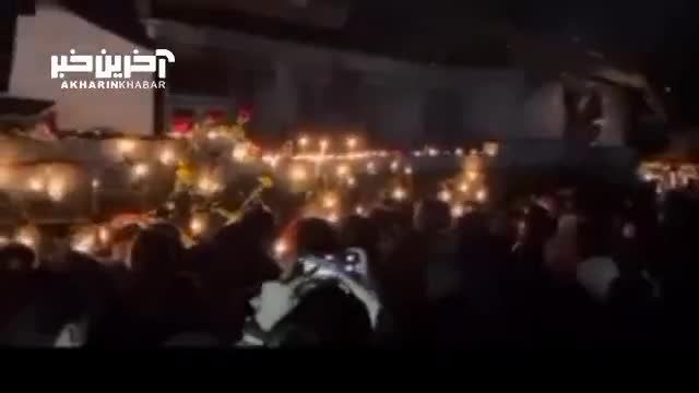 خانواده های جانباختگان مرکز ترک اعتیاد لنگرود با روشن کردن شمع در محل حادثه جمع شدند