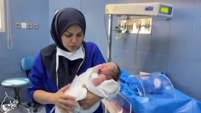 تولد نوزاد دختر با IVF با استفاده از رحم جایگزین در مادر 52 ساله