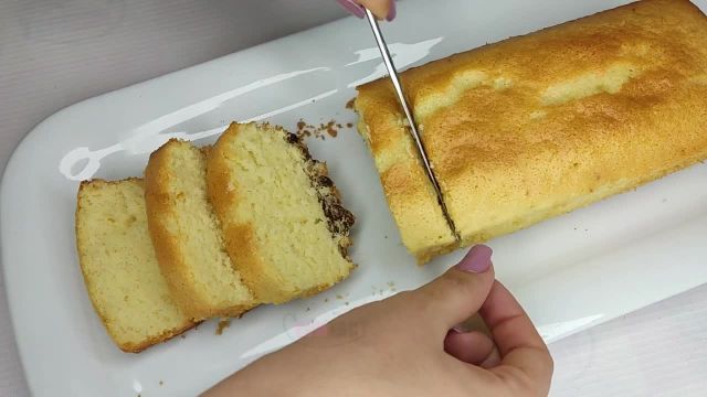 طرز تهیه کیک شیر داغ نرم و خوشمزه با دستورالعمل متفاوت
