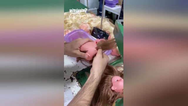 چگونه موی عروسک ها در کارگاه به سر پلاستیکی دوخته می شود؟