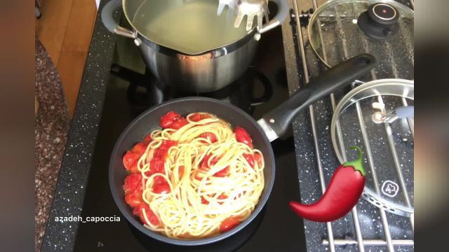 طرز تهیه اسپاگتی خوشمزه و راحت با سس گوجه فرنگی و ریحان