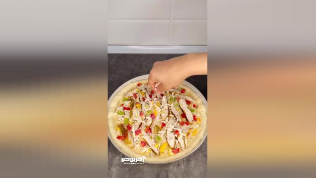 طرز تهیه پیتزا مرغ و سبزیجات خوشمزه و مخصوص به روش رستورانی