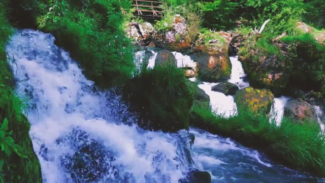 ویدیوی آبشار | صداهای آرامش بخش آبشار برای خواب، مطالعه، آرامش و مدیتیشن