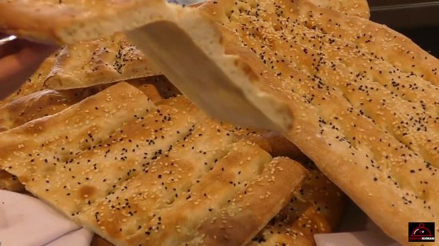 طرز تهیه نان بربری خانگی خوشمزه و پنبه ای به سبک افغانی