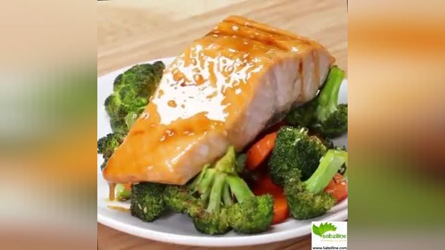 طرز  تهیه یک غذای عالی و خوشمزه با ماهی سالمون و سبزیجات