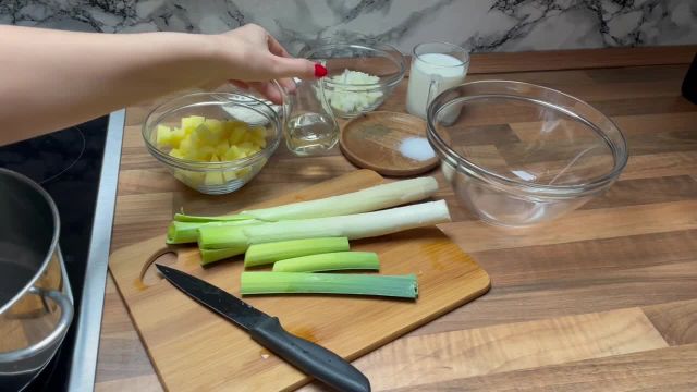 آموزش درست کردن سوپ تره فرنگی ساده و مقوی با کمترین مواد اولیه