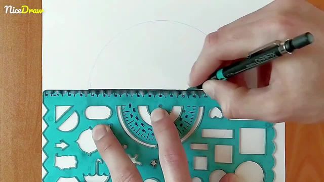 آموزش نقاشی آسان یک منظره در دایره با مداد برای مبتدیان