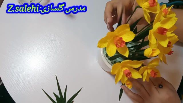 آموزش گل نرگس با کاغذ کشی : ایجاد زیبایی و طراوت در آرایش گل ها