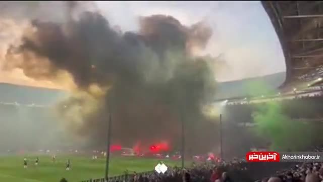 آتش‌بازی عجیب‌ و غریب تماشاگران در لیگ فوتبال هلند | ویدیو
