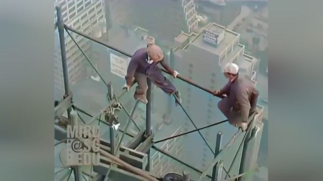 کار ساختمانی بر فراز برج 319 متری کرایسلر در نیویورک در سال 1929 | فیلم