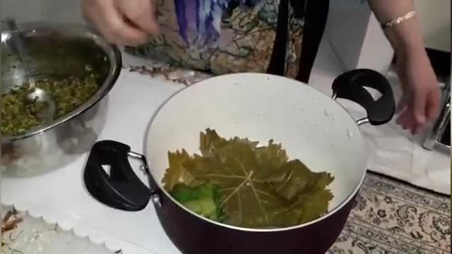 طرز تهیه دلمه برگ مو خوشمزه و مجلسي غذای اصیل و سنتی ایرانی